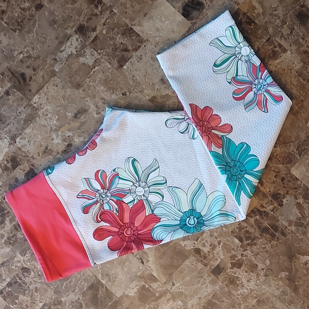 Beautiful Lululemon capris, size 8, like new condition